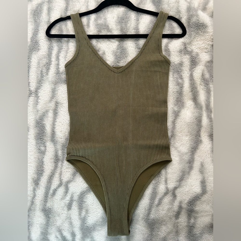 Olive green bodysuit! ✨